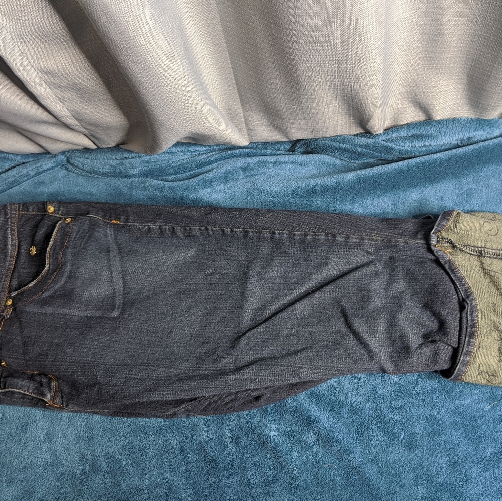 Apple bottom capris
